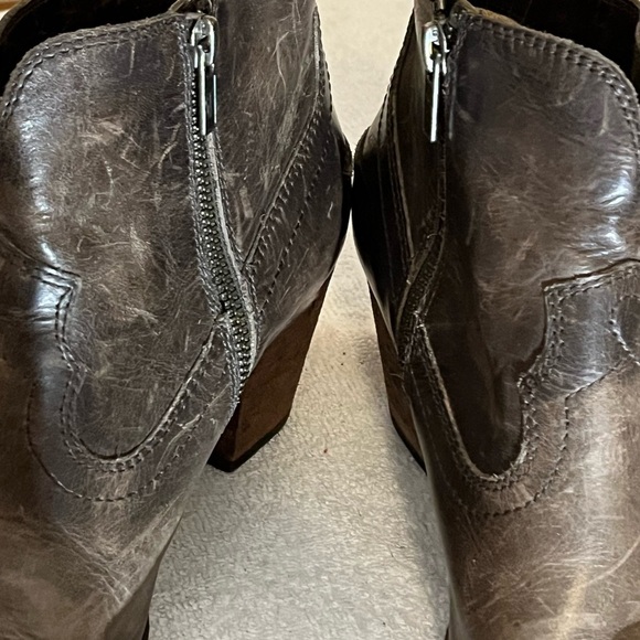 Frye Renee Ankle Brown Boots Sz 7 1/2 - Picture 10 of 12